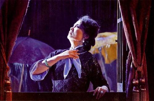 雷雨 明星版 中,激情演绎经典，再现家族恩怨情仇