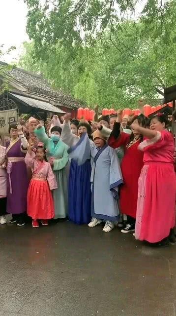 吃瓜群众如何表演