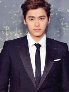 沉稳帅气男明星名字,沉稳帅气男明星的星光璀璨之路