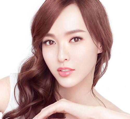 眉毛离眼睛近的女明星